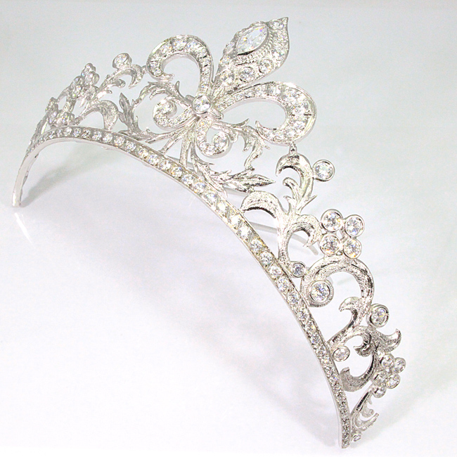 Tiara pequeña Flor de Lis Aderezos Castellonera Joyería Fernández