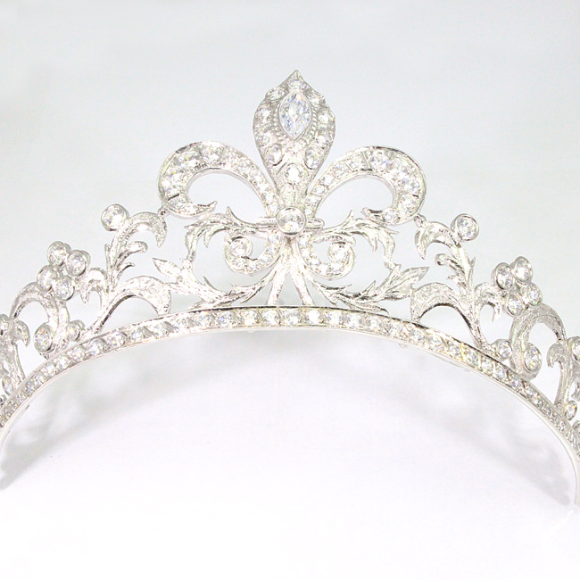 Tiara pequeña Flor de Lis Aderezos Castellonera Joyería Fernández