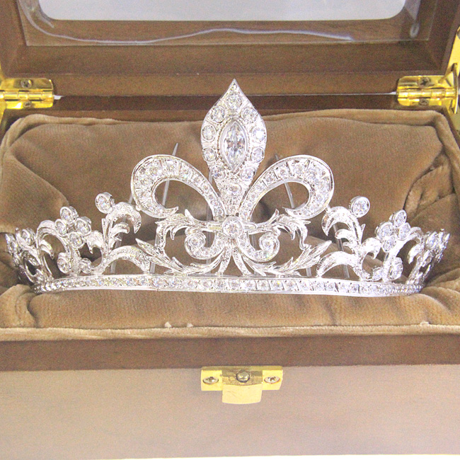 Tiara pequeña Flor de Lis Aderezos Castellonera Joyería Fernández